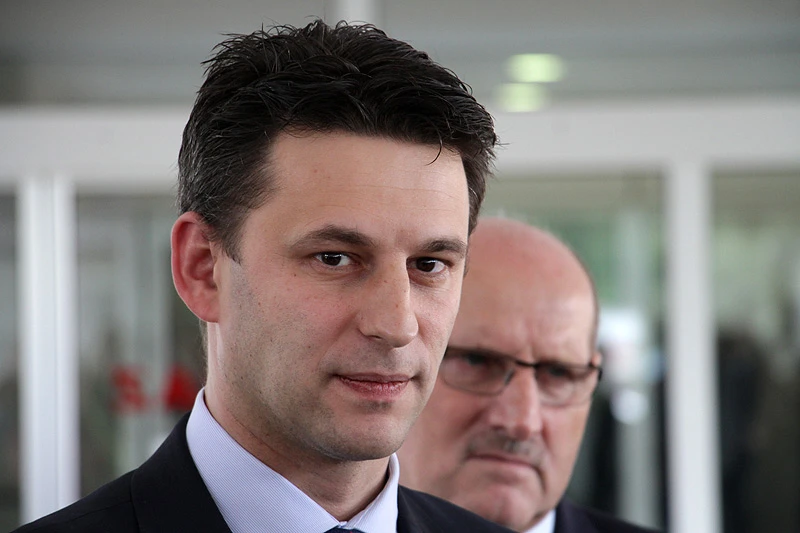 Tko će zamijeniti Božu Petrova?