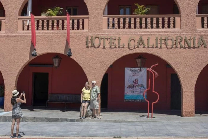 Eaglesi tuže Hotel Californiju