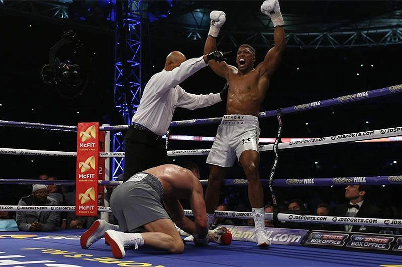 Anthony Joshua u senzacionalnom meču nokautirao Vladimira Klička!