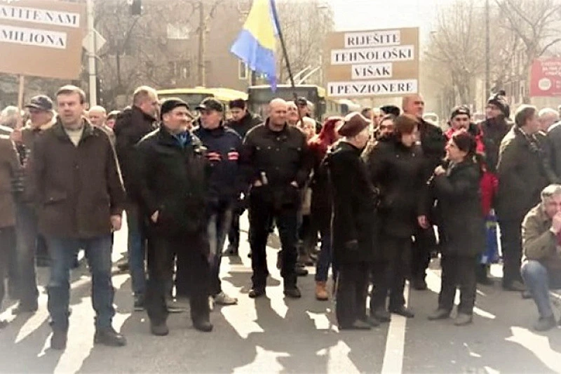 Čestitka za Praznik rada: 8500 maraka kazne zbog prosvjeda ispred Vlade FBiH