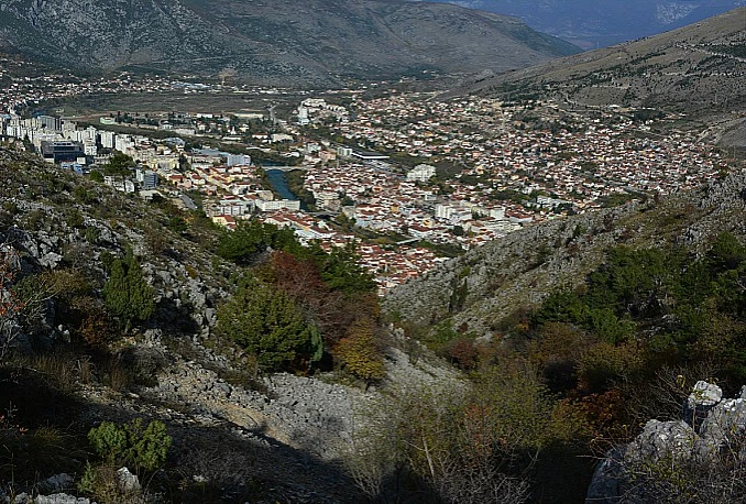 Brdo Hum: Najveći dio brda je i dalje pod minama