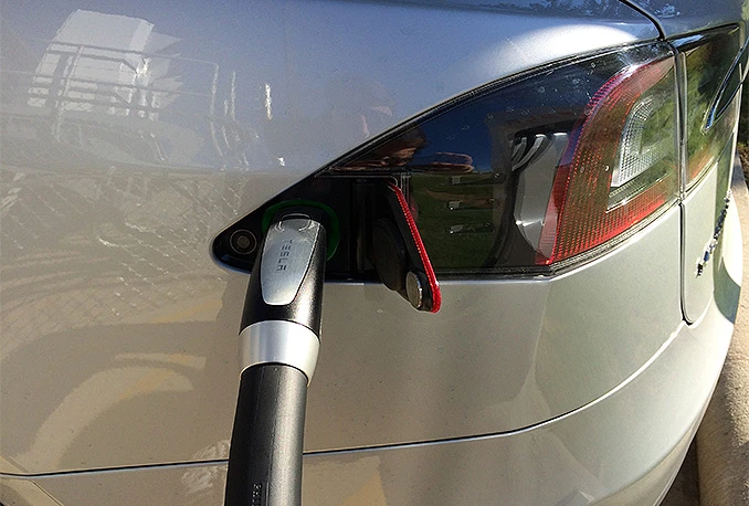 Tesla će i u BiH napraviti superpunjače za električne automobile