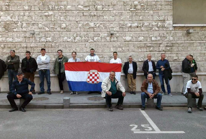 I branitelji pred Federalnim parlamentom prekinuli prosvjed
