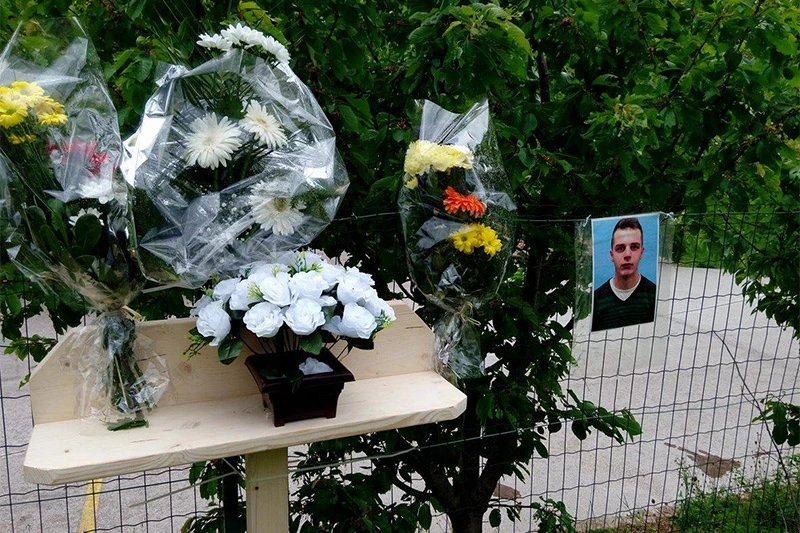 Drežnica: 21 ruža za ugašeni život