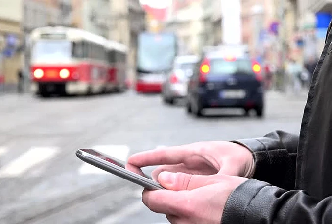 Učenici su rekli svoje: Naši roditelji previše koriste mobitele