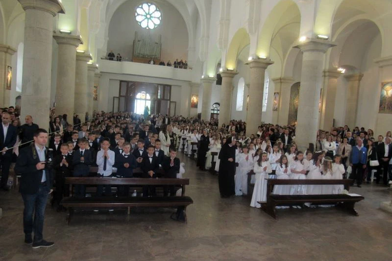 Široki Brijeg: 197 djece primilo Prvu svetu pričest