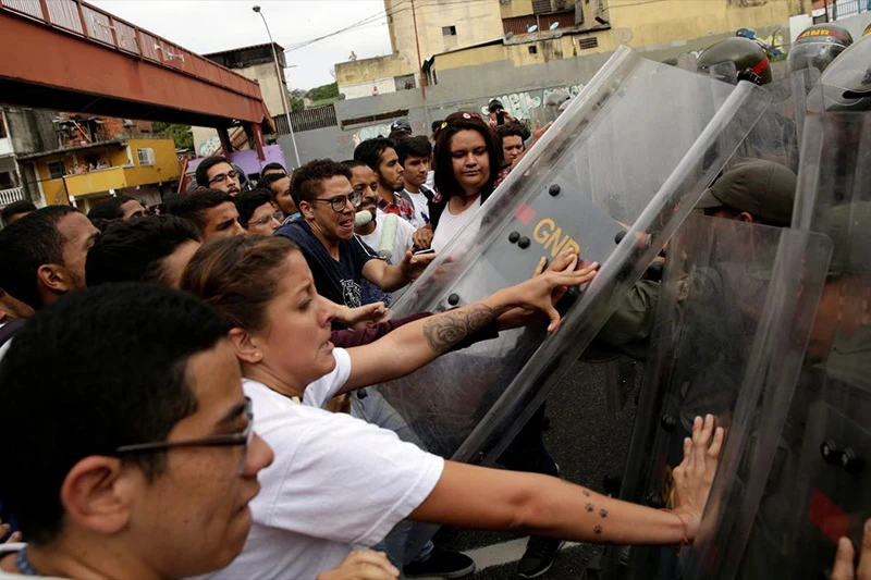 U valu nasilja u Venezueli u tri tjedna ubijeno 20 ljudi