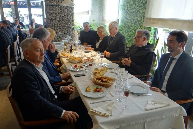 Čović na ručku zahvale s članovima Udruge 'fra Slavko Barbarić'