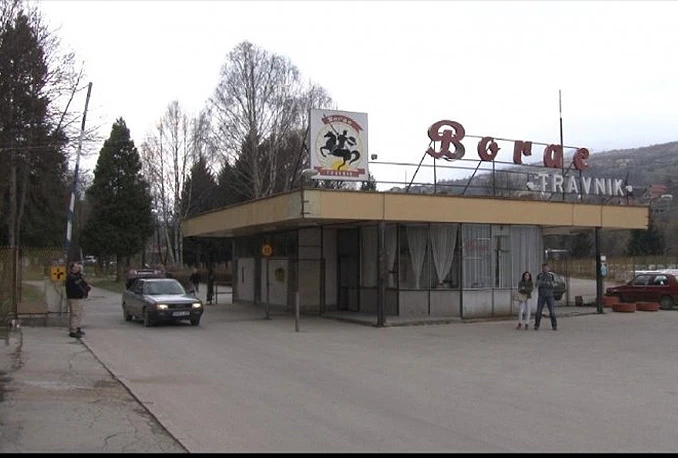 Sve je na prodaju: Borac iz Travnika prodaje autobuse, kamione, prikolice