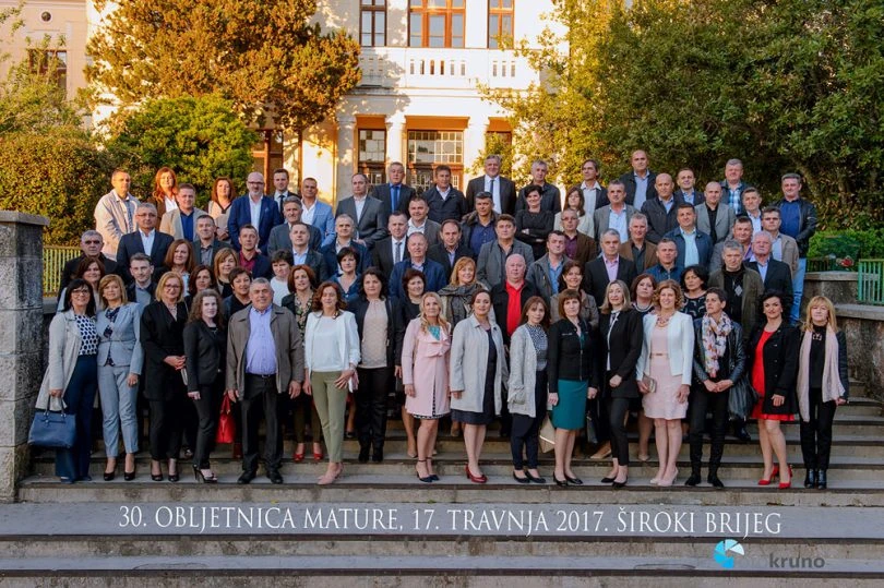Široki Brijeg: Dvije generacije zajedno proslavile 30 i 20 godina mature