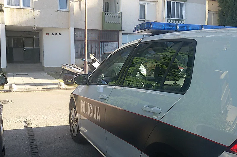Mostar: Starac preminuo u stubištu zgrade