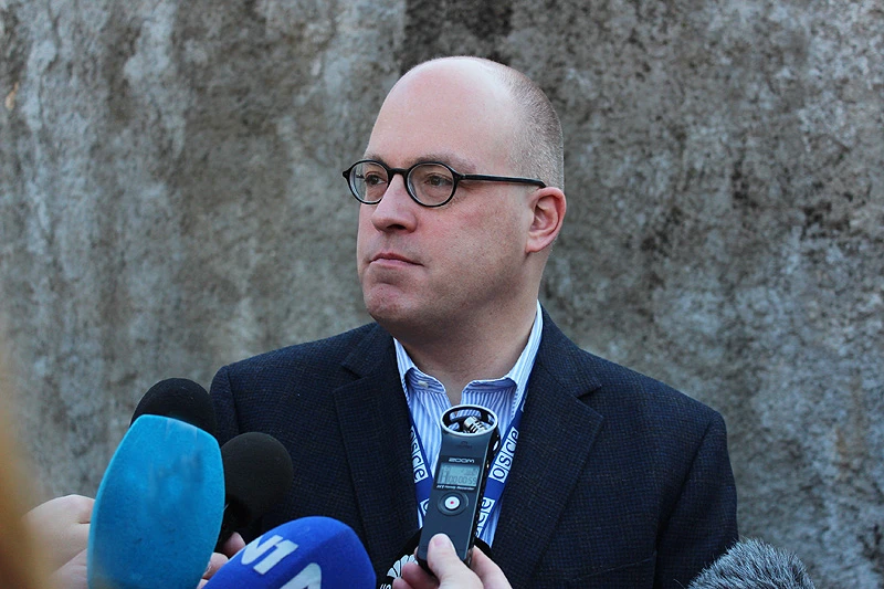 Moore: Umjesto ukidanja, u BiH se formiraju nove ''dvije škole pod jednim krovom''