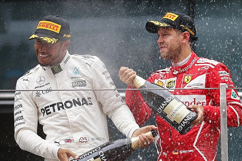 Vettel slavio ispred Mercedesova dvojca