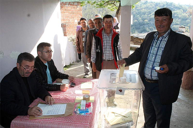 Tijesna Erdoganova pobjeda na referendumu: Turska ide u veliku ustavnu reformu