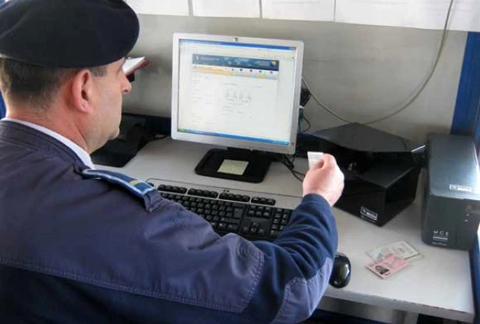 Granični policajac krao novac putnicima prilikom provjere prtljage