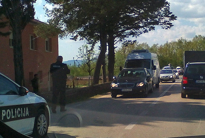 Kombi se zabio u Mercedes na istočnom ulazu u Široki Brijeg