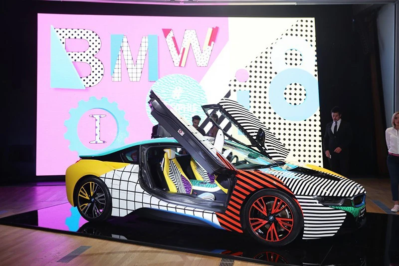 BMW i8 u psihodeličnom izdanju