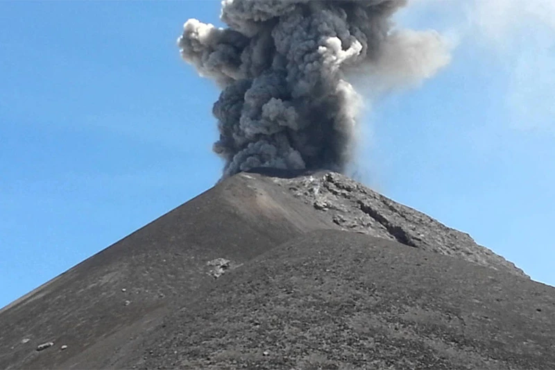 VIDEO | Prvi put vulkanska erupcija snimljena dronom
