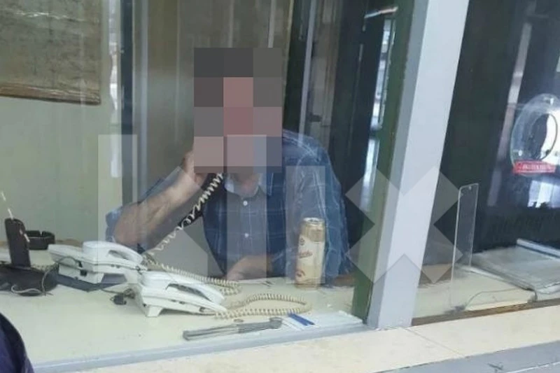 Državni službenik na Željezničkoj postaji prodavao karte uz pivo