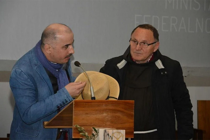 FOTO | VIDEO | Suze na premijeri filma Bijeli put