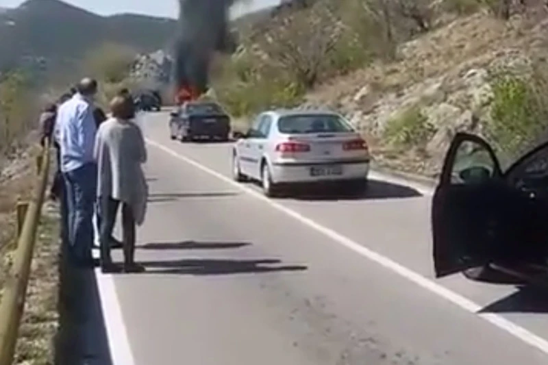 VIDEO | Izgorio kombi na Podveležju