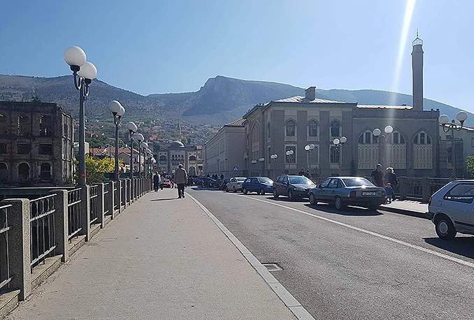 Mostarci od mosta napravili parking