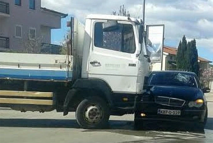 Široki Brijeg: Sudar kamiona i osobnog automobila