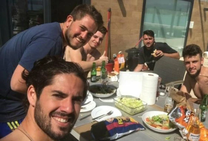 Kad se igraču Reala na stolu ''stvori' neprijateljski amblem...