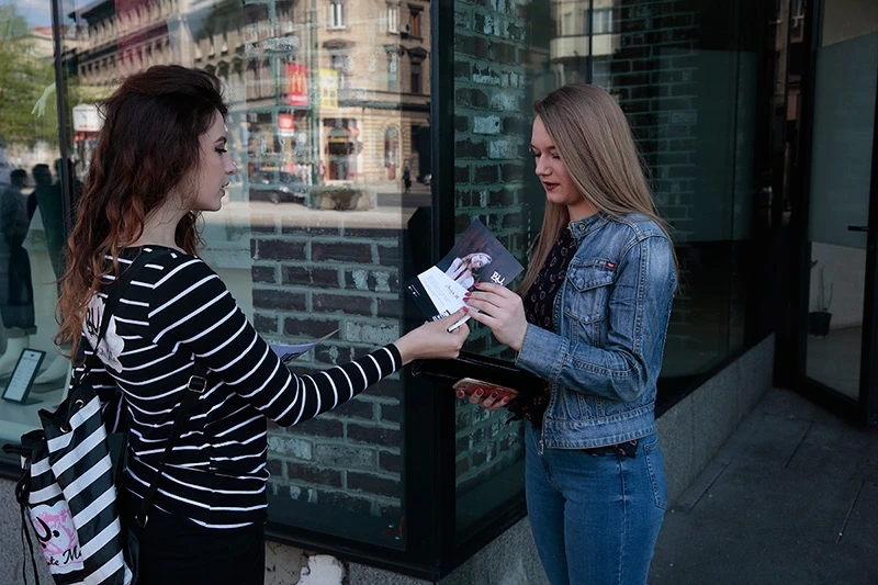 Sudjeluj u nagradnom natjecanju na micrositeu i podijeli svoju “Absolute me” priču 