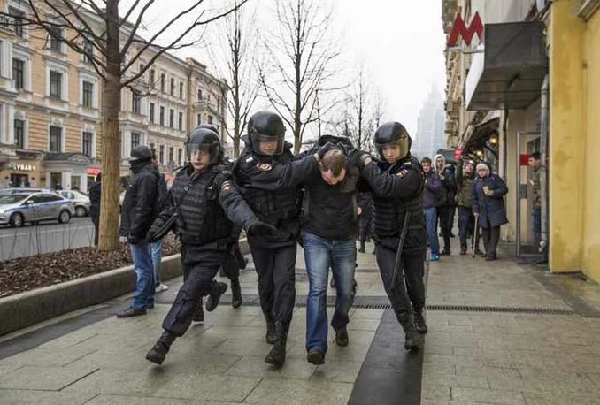 Novi napad u Rusiji: Ubijena dva policajaca