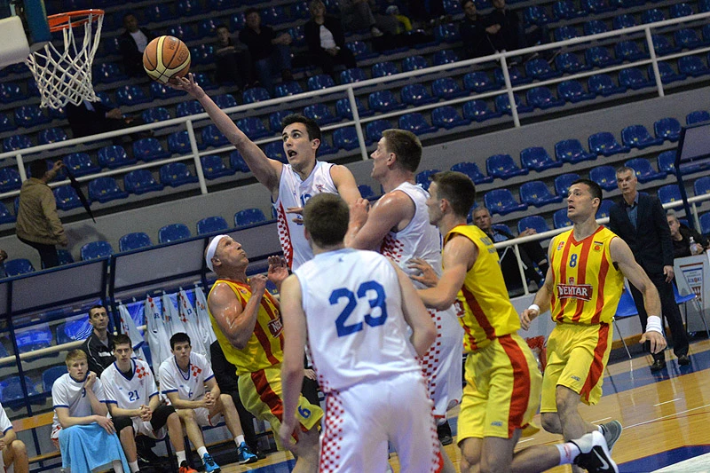 Široki gazi u Ligi za ostanak: Double-double Močnika i Kaštropila