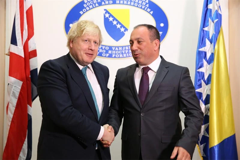 Johnson u BiH: Lideri trebaju ostaviti po strani etničke podjele