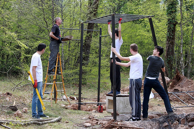 Mladi Širokog Brijega rade teretanu na otvorenom