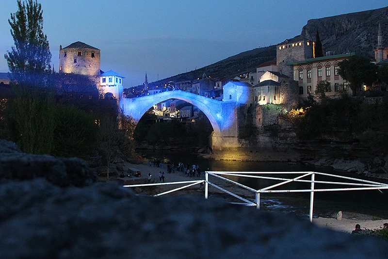 Stari most u plavoj boji