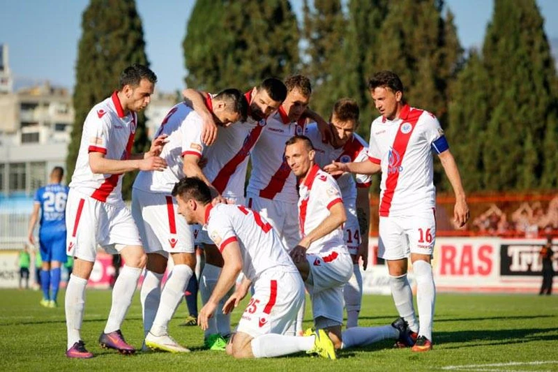 Plemići proigrali na Bakinom debiju