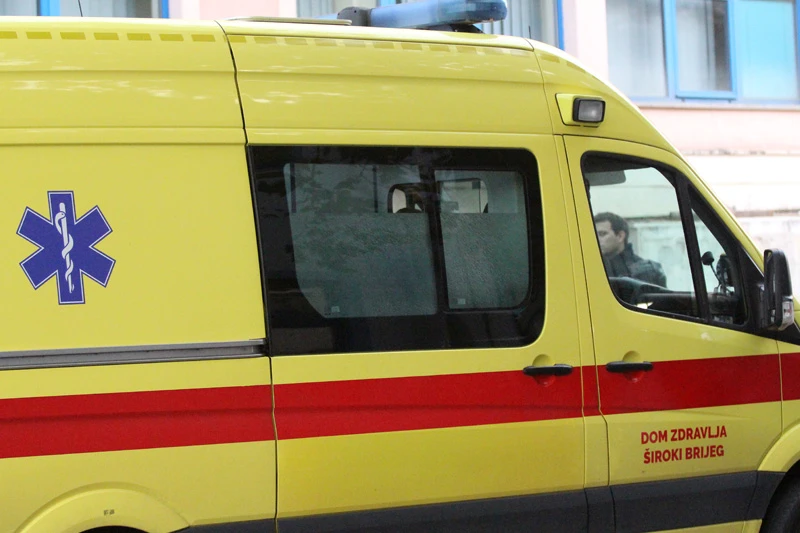 Mostar: Operiran Gruđanin kojemu je freza zahvatila noge