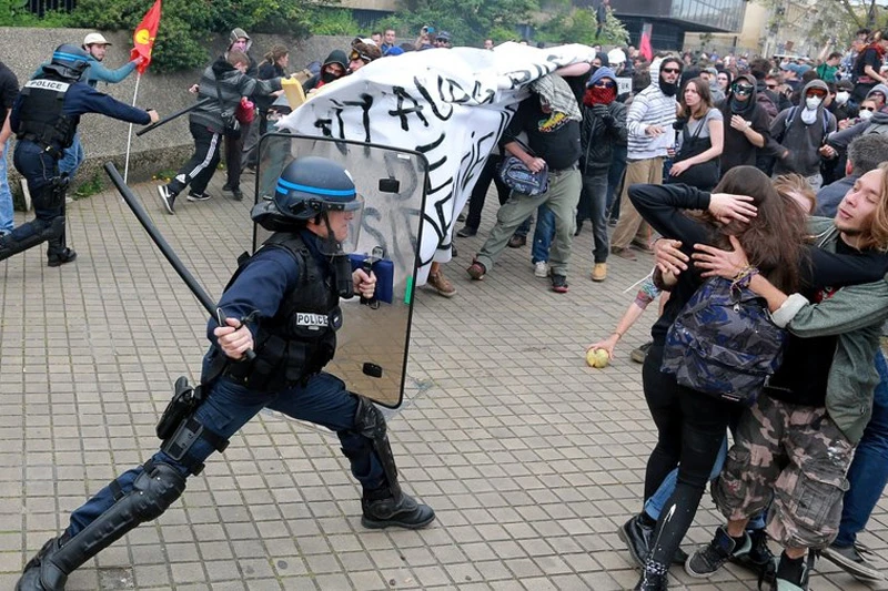 Demonstracije u Parizu nakon ubojstva kineskog državljanina 
