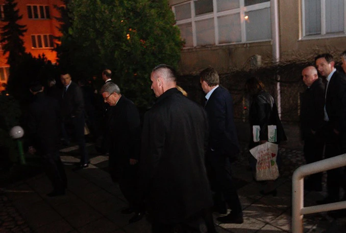 Šestosatna sjednica vrha SDA: Medijima nitko ništa ne govori