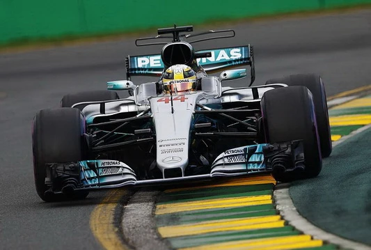 Hamiltonu prvi pole position sezone