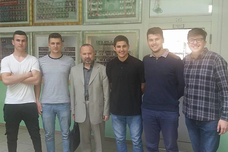 Maturanti Karađoz-begove medrese darovali krv