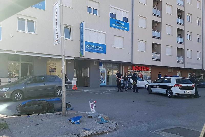 Sudar automobila i motocikla, ozlijeđene dvije osobe
