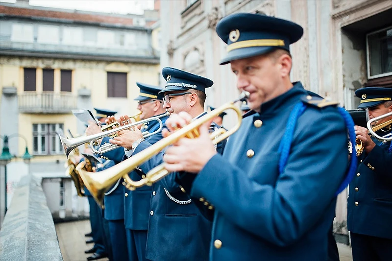 Vojni orkestri iz UK i BiH sviraju za Tuzlake, Mostarce i Banjalučane