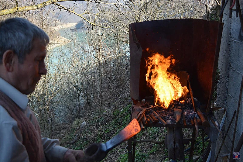 Posljednji kovač u Rami - Žao mi je što više nema nikoga da voli kovati