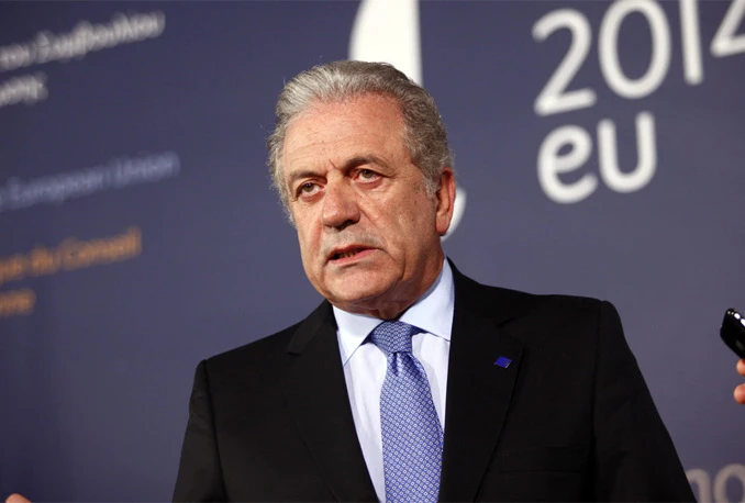 Avramopuolos: EU može natjerati članice da prihvate migrante