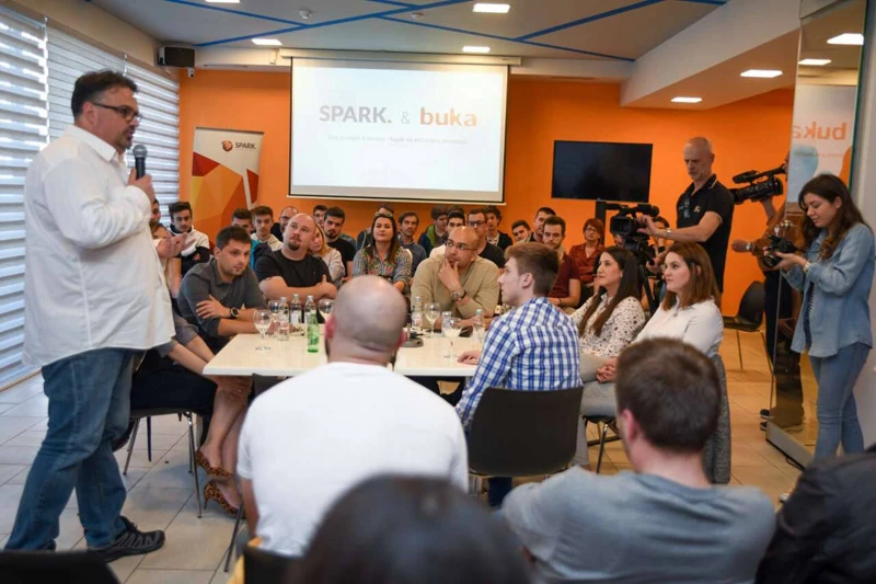 Spark i Buka održali talk show u Mostaru: Hajde da pričamo o ekonomiji