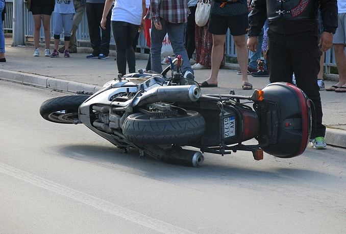 U prometnoj nesreći ozlijeđen motociklist