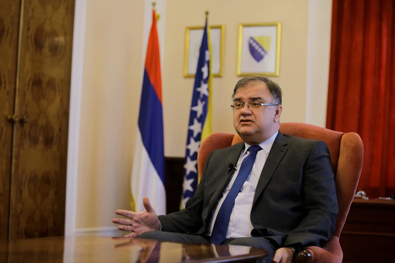 Ivanić: Srbi nisu radili izvan institucija