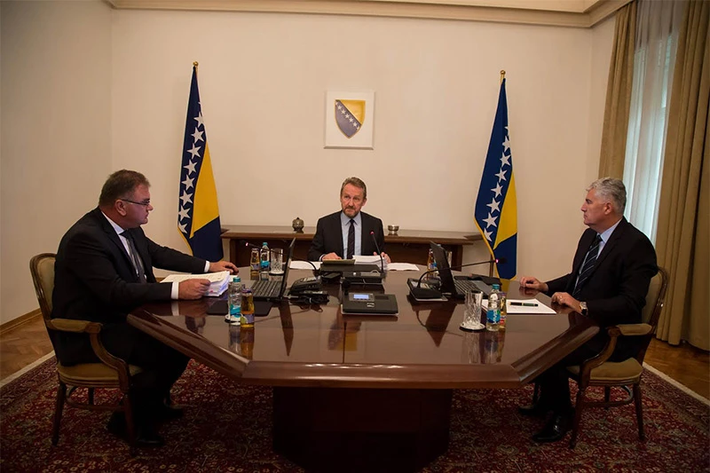 BiH kao nevladina organizacija i potpuno raštimani orkestar