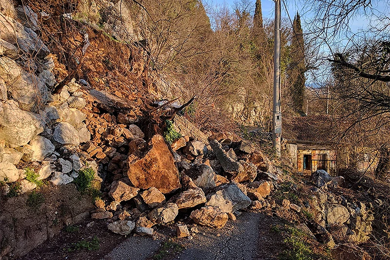 Odron blokirao naselje kod Čitluka i nitko ništa