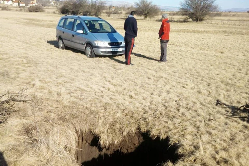 Tomislavgrad: Otvorila se jama duboka 10 metara